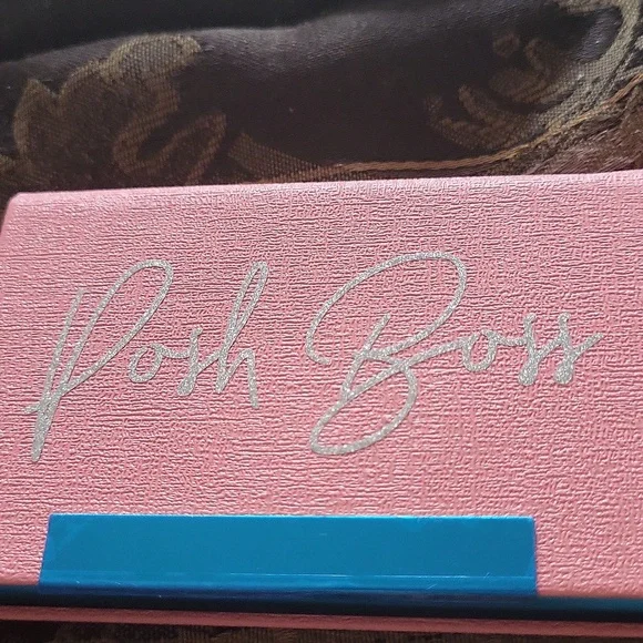 Posh Boss Pink Card Holder inside velvet gorgeous 😍 💖 light pink silver script - Picture 4 of 4